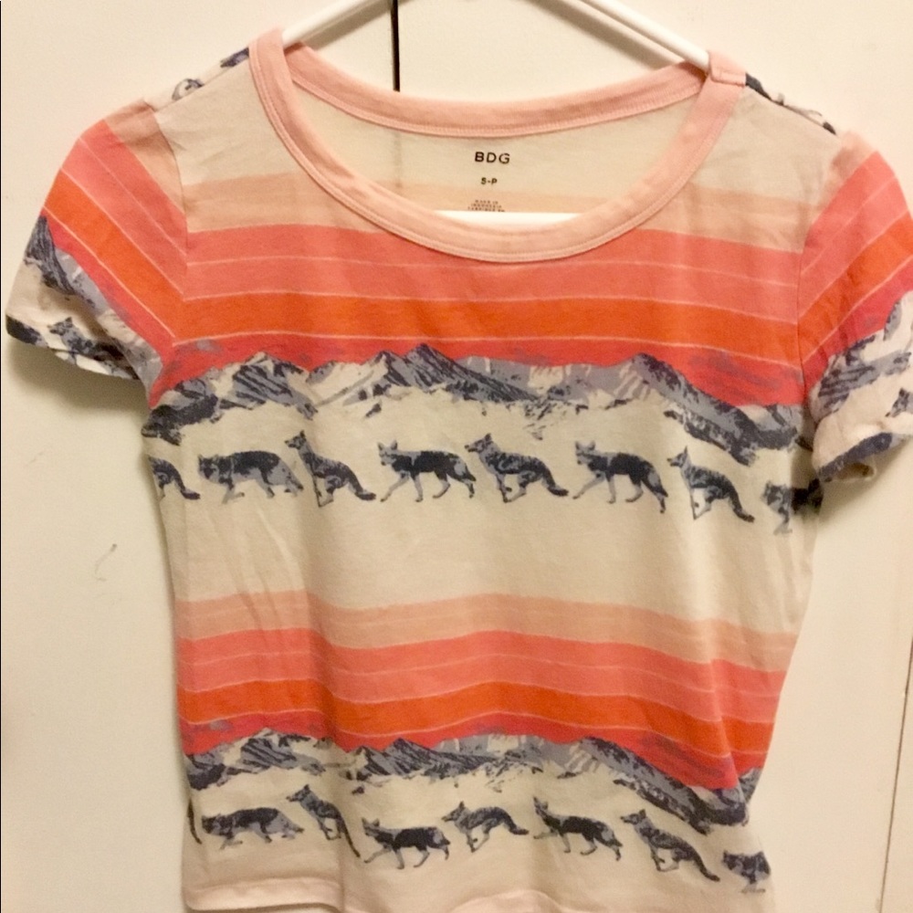 Trendy lightweight tee wolves mountains hipster